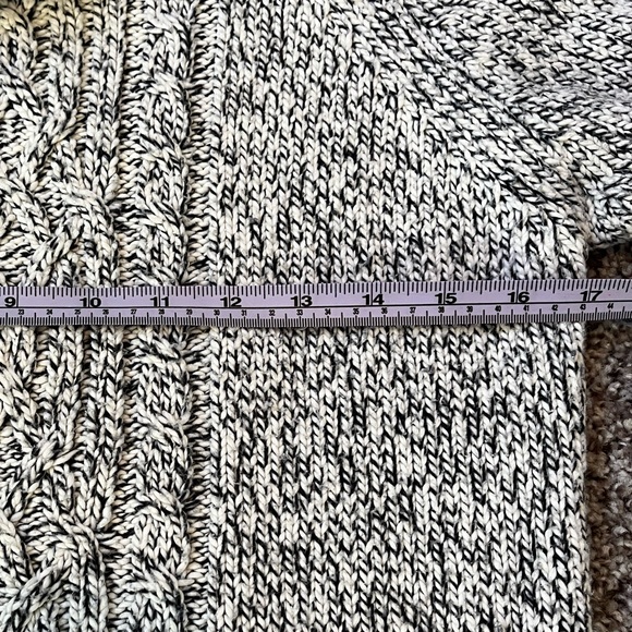 Roots cowl neck sweater like new - Picture 7 of 9